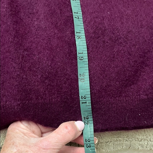 Women’s Cashmere Sweater - Picture 6 of 8